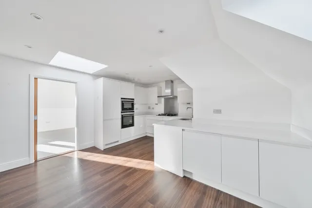 Whitchurch Lane, Edgware, HA8, photo 3