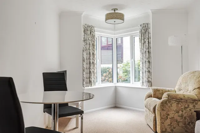 Hylton Road, St. Peters Court, GU32, photo 3