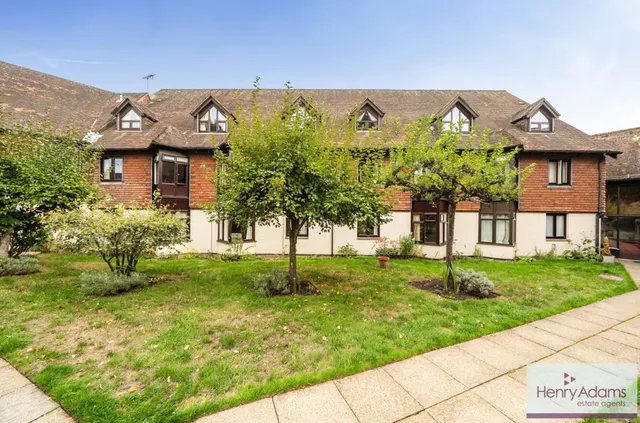 Hylton Road, St. Peters Court, GU32, photo 1