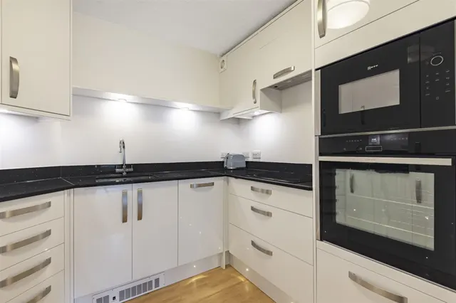 Hylton Road, St. Peters Court, GU32, photo 2