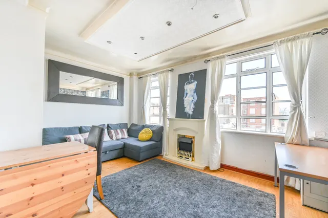 32 Hatherley Court, Hatherley Grove, London, photo 1