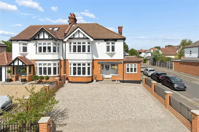 Deyncourt Gardens, Upminster, RM14, photo 1