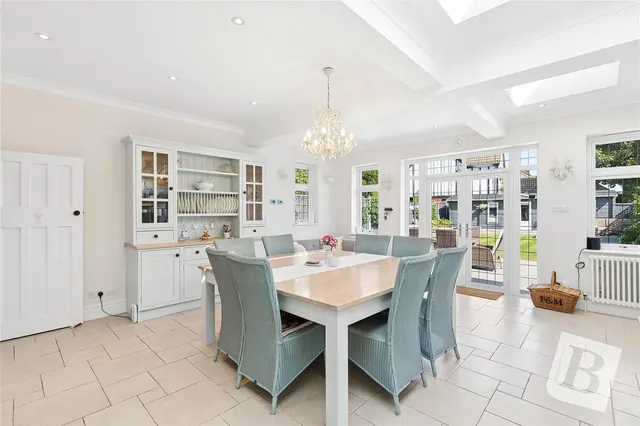 Photo 3 — Deyncourt Gardens, Upminster, RM14