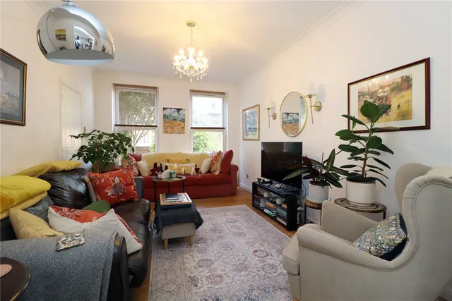 Tamerton Square, Woking, GU22, photo 2