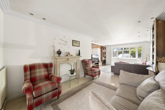 Rushdene Crescent, Northolt, photo 3