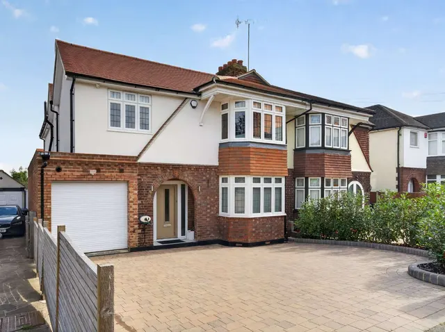 Dukes Avenue, Theydon Bois, CM16, photo 1