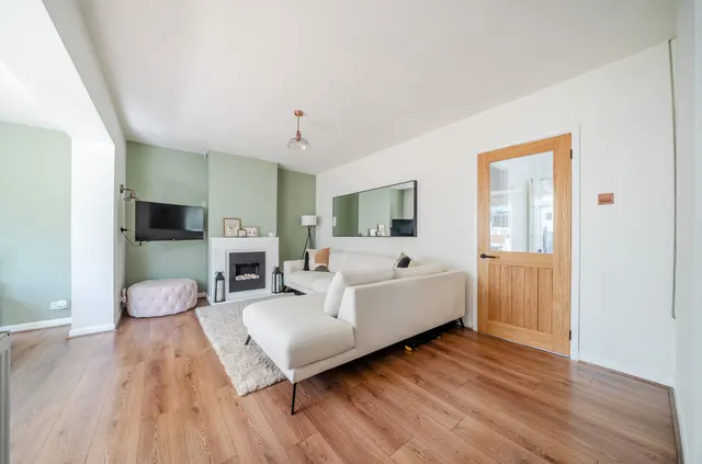 Mousehole Lane, Midanbury, SO18, photo 3