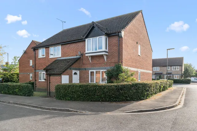 Cambridge Road, West Molesey KT8 2AX, photo 1