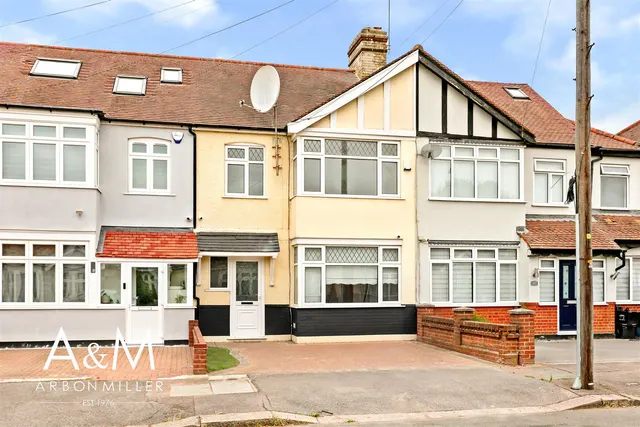 Heybridge Drive, Barkingside, Essex, Ilford, IG61PE, photo 1