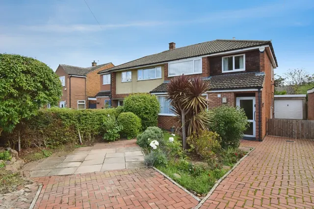 Blenheim Road, Birstall, LE4, photo 1