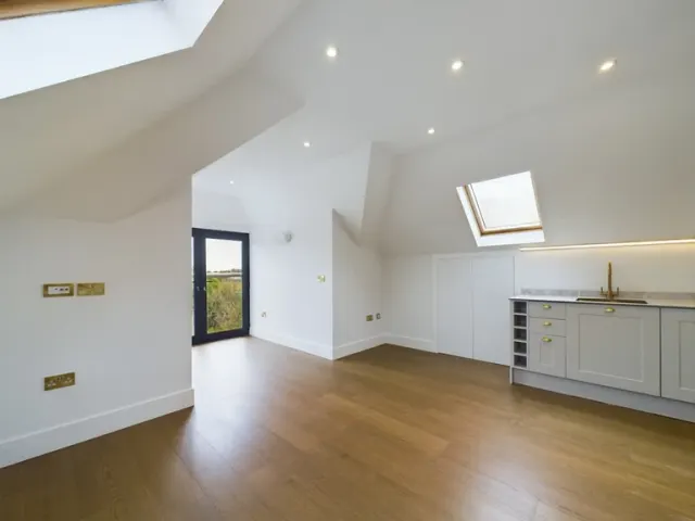Brondesbury Park, Brondesbury Park, NW6 7AT, photo 1