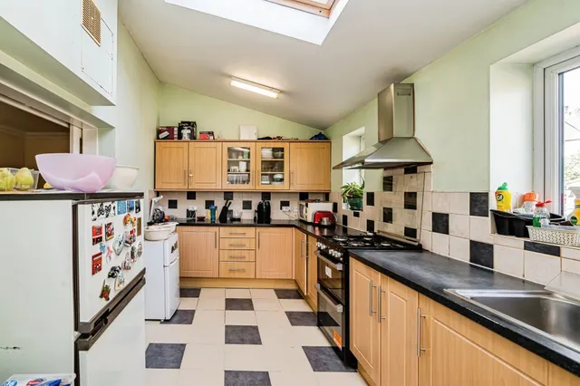 Photo 2 — Beechwood Road, SLOUGH