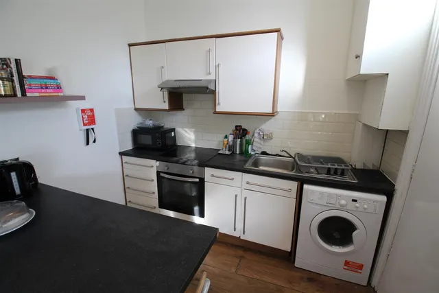 Regent Terrace, Hyde Park, LS6, photo 2