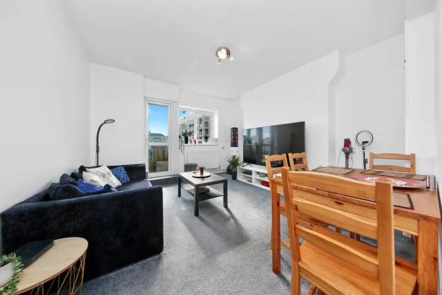 Photo 3 — 38 Bredel House, St Pauls Way, London