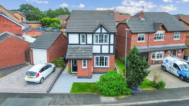 Wotton Drive, Ashton-In-Makerfield, Wigan, WN4 8XR, photo 1