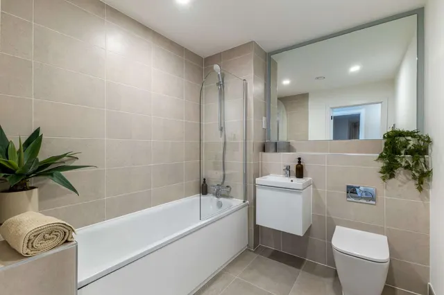 Newtown Road, Warsash, SO31, photo 2