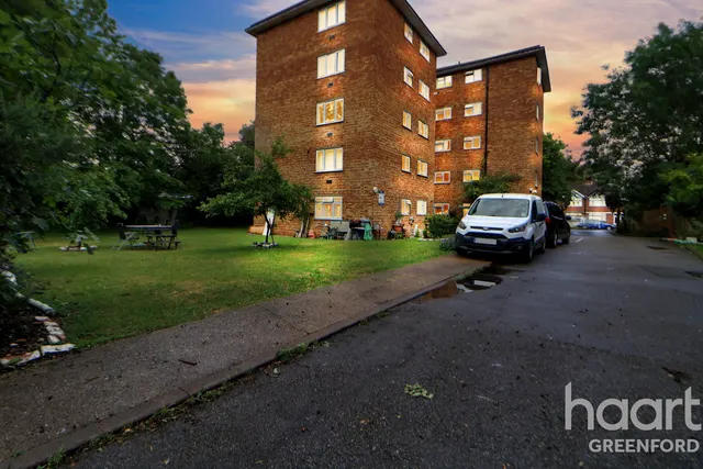 Oldfield Lane South, Greenford, UB6, photo 1