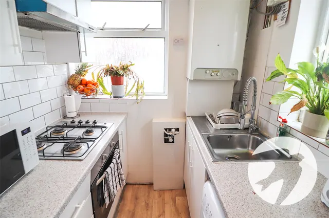 Camrose Avenue, Northumberland Heath, DA8, photo 3