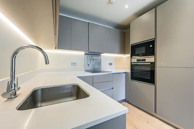 Photo 3 — Apartment 18, Amphion House, 5 Thunderer Walk, London