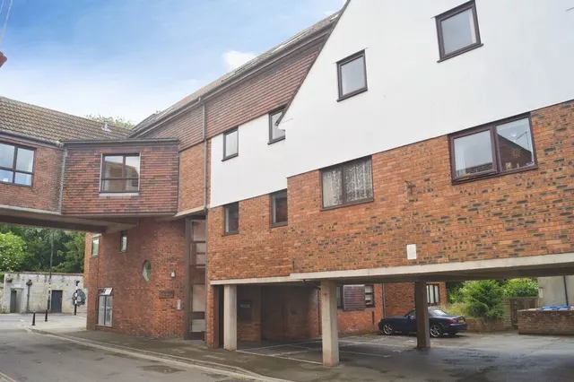 Heritage Court, Glastonbury, BA6, photo 1