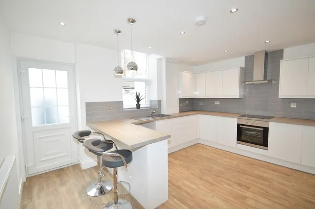 Hollins Lane, Bury, BL9, photo 2