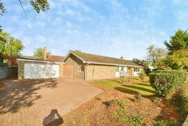 Pine Tree Grove, Middleton St. George, DL2, photo 3