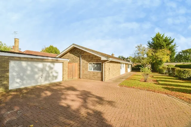 Pine Tree Grove, Middleton St. George, DL2, photo 1