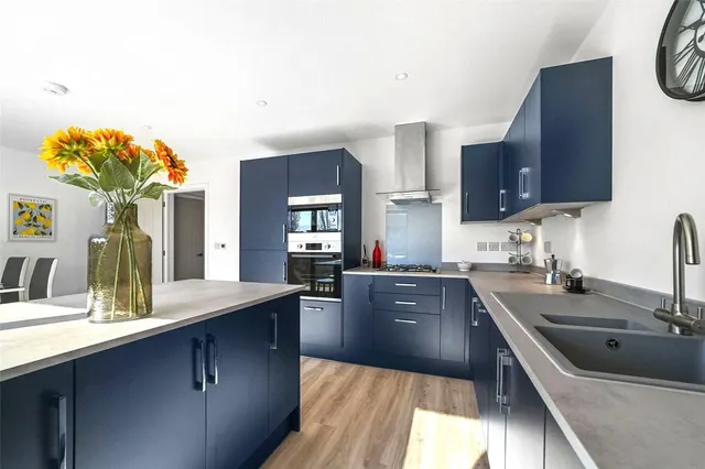 Crossways Gardens, Little Clacton, CO16, photo 2