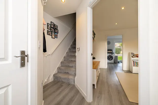 Lancaster Way, Whitnash, CV31, photo 3