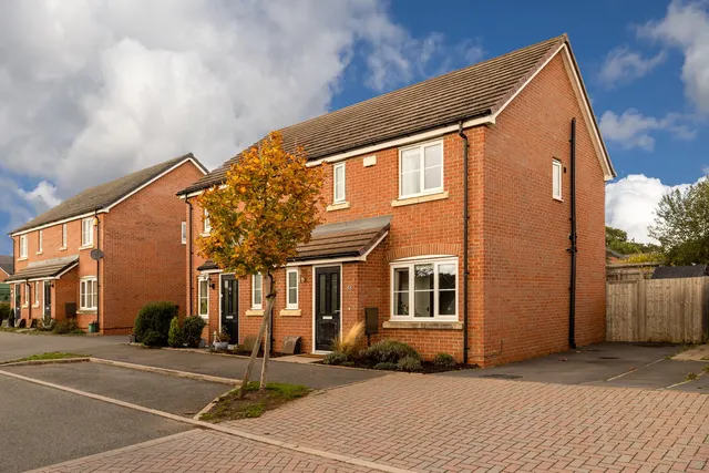 Lancaster Way, Whitnash, CV31, photo 1