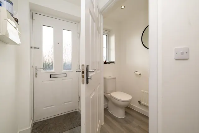 Lancaster Way, Whitnash, CV31, photo 2