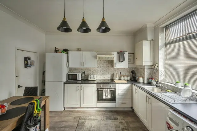 Photo 3 — Doncaster Road, Conisbrough, Doncaster, South Yorkshire, DN12