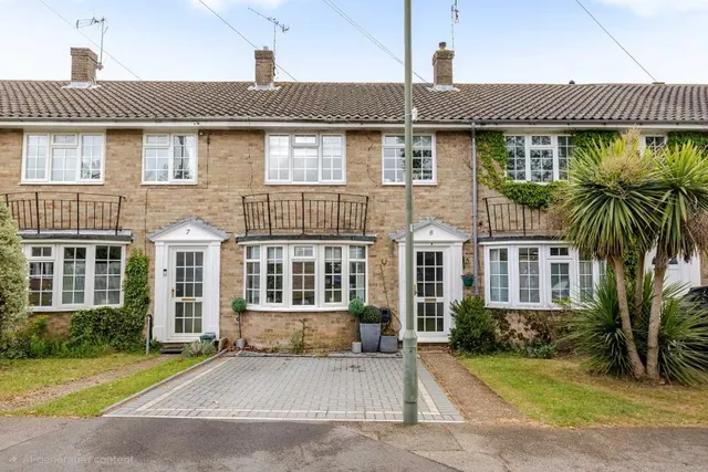 Hillbrow Court, Godstone, photo 1