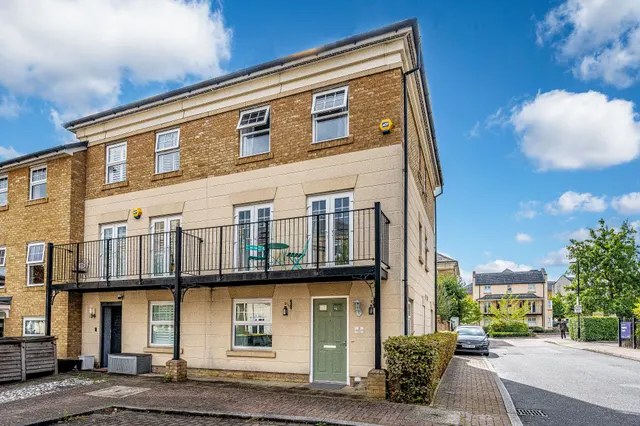 2 Hawksmoor Grove, Bromley, photo 1