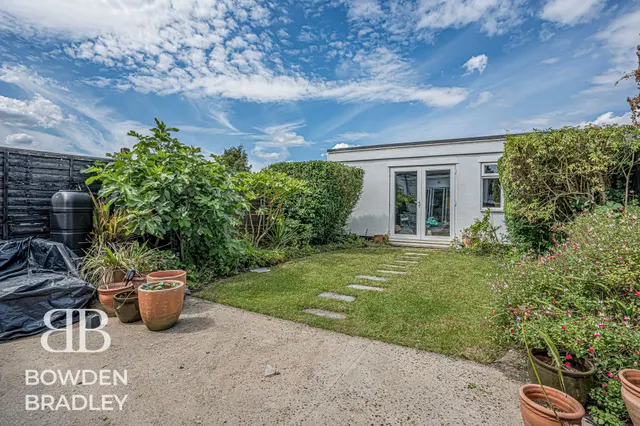 Photo 3 — Stradbroke Grove, Clayhall, IG5