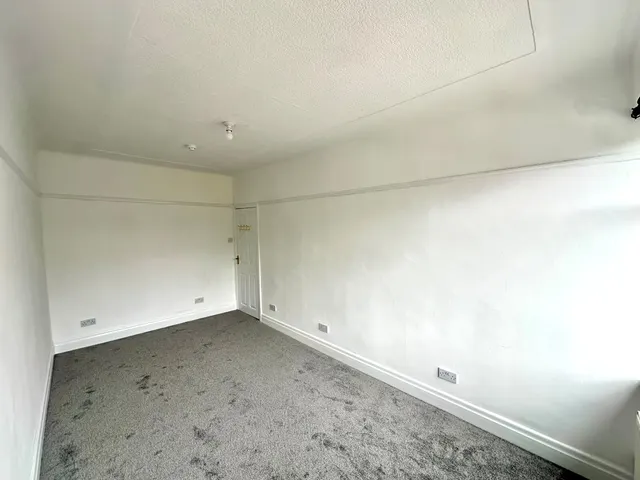 Old Chester Road, CH63, photo 2