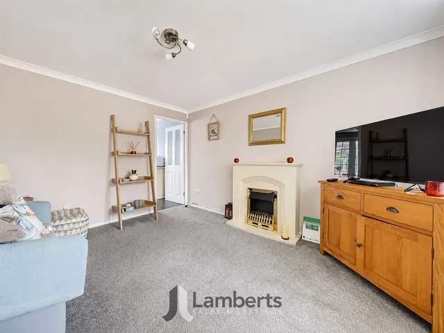 Photo 3 — 43 Michaelwood Close, Redditch
