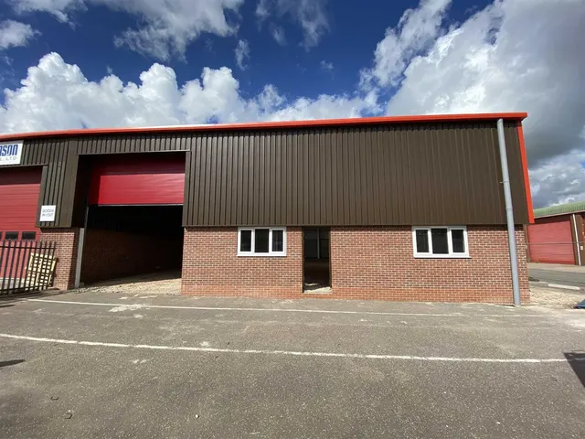 Leons Way, Stafford, ST16, photo 1