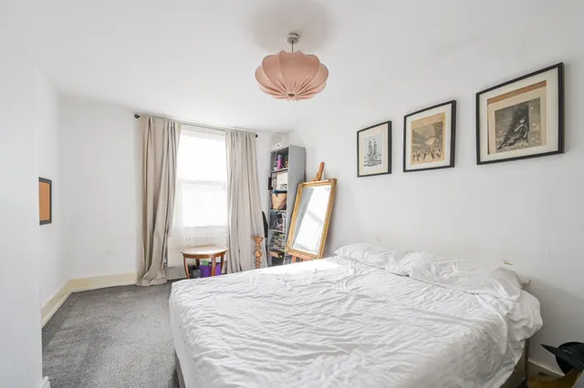 Photo 2 — 6 Farleigh Road, London