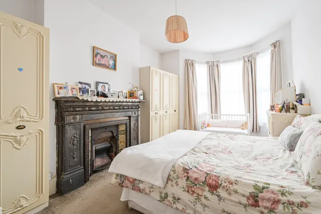 Photo 3 — 6 Farleigh Road, London