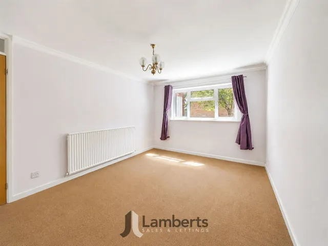 Photo 3 — 67 Eldorado Close, Studley