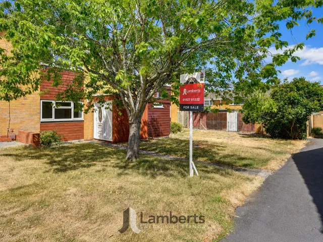 67 Eldorado Close, Studley, photo 1