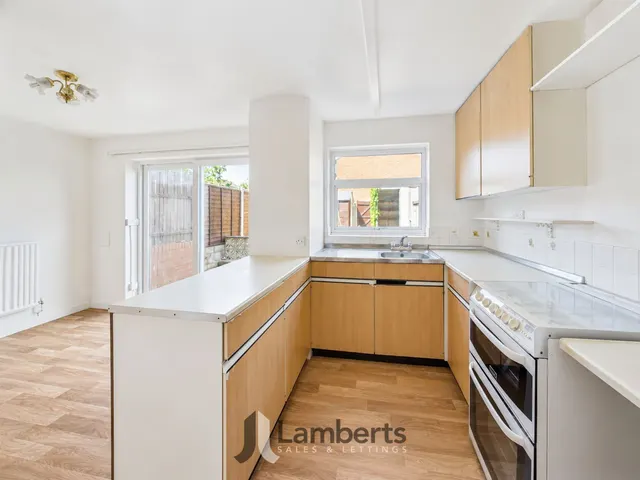 Photo 2 — 67 Eldorado Close, Studley