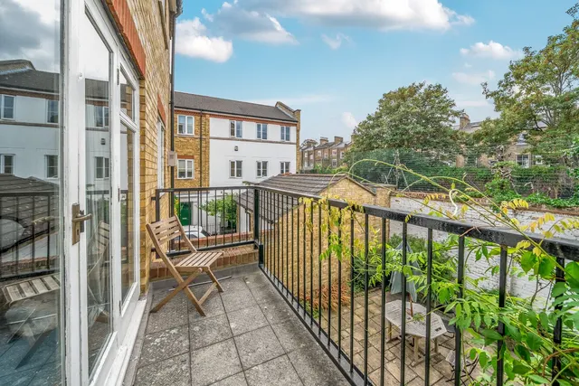 Photo 3 — Vestry Mews, Camberwell, London, SE5