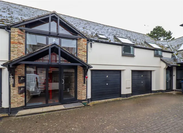 West End Mews, West End, CB6, photo 1