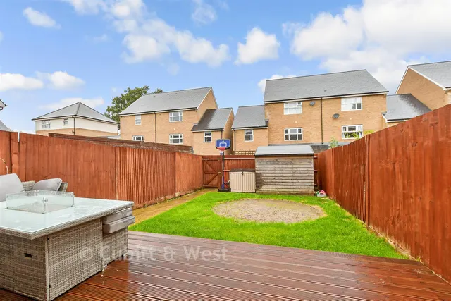 Olive Close, Horsham, RH12, photo 2