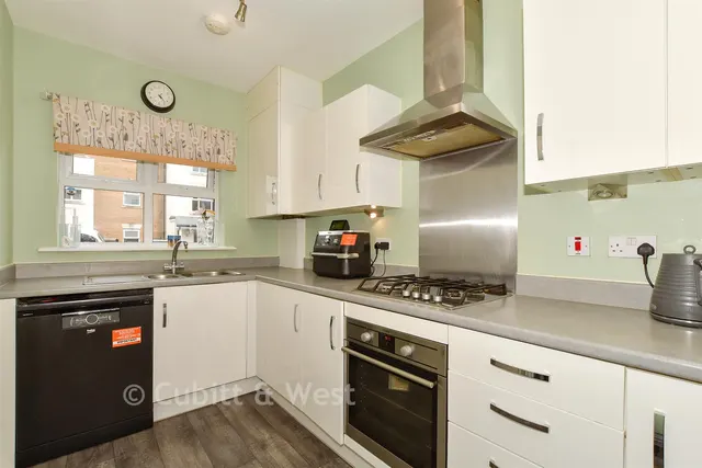 Olive Close, Horsham, RH12, photo 3