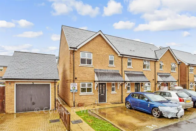Olive Close, Horsham, RH12, photo 1