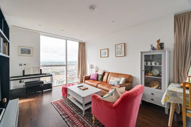London, E14, photo 1