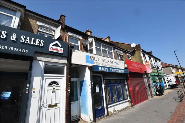 Woodside Green, London, SE25, photo 1